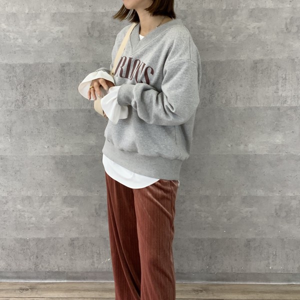 予約販売【AnnaKerryアンナケリー56244905】Vネックロゴプルオーバー「2024秋冬新作」