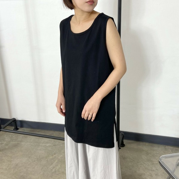 【2025新作】サイドスリットタンクトップ　デザイン　インナー　無地　レイヤード　春　夏