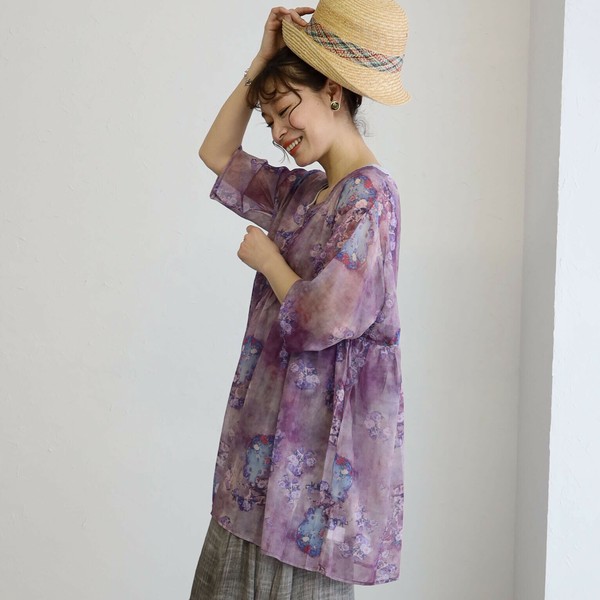 【2025新作】【人気！】Vネックシフォン素材のレトロ花柄Tブラウス　　BRILLANTE大阪