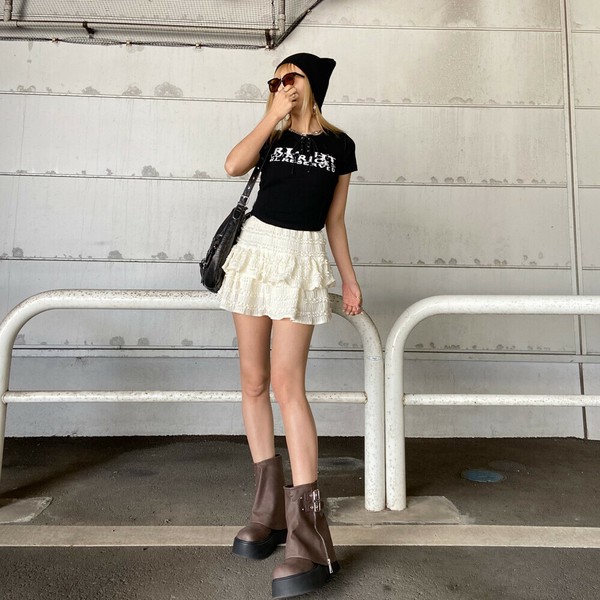 【2025新作】レースアップ切替ロゴトップス　スピンドル　Tシャツ　リブ　フィット　コンパクト　夏服