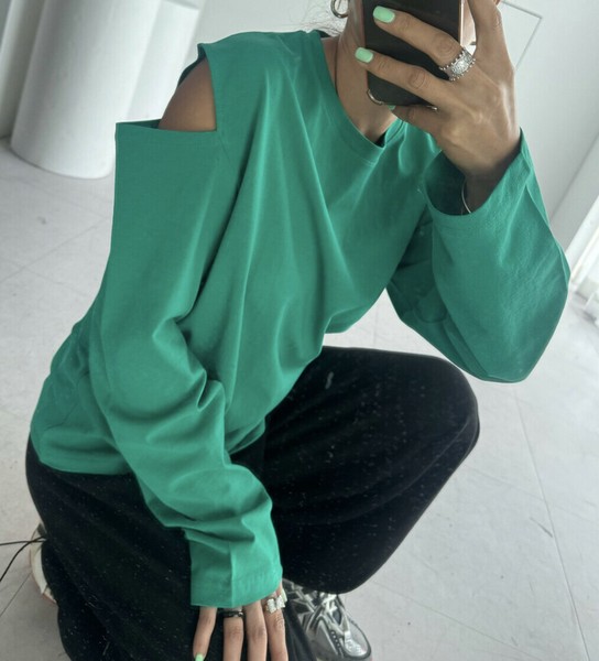 【2025秋冬新作】ショルダースリットデザインTシャツ