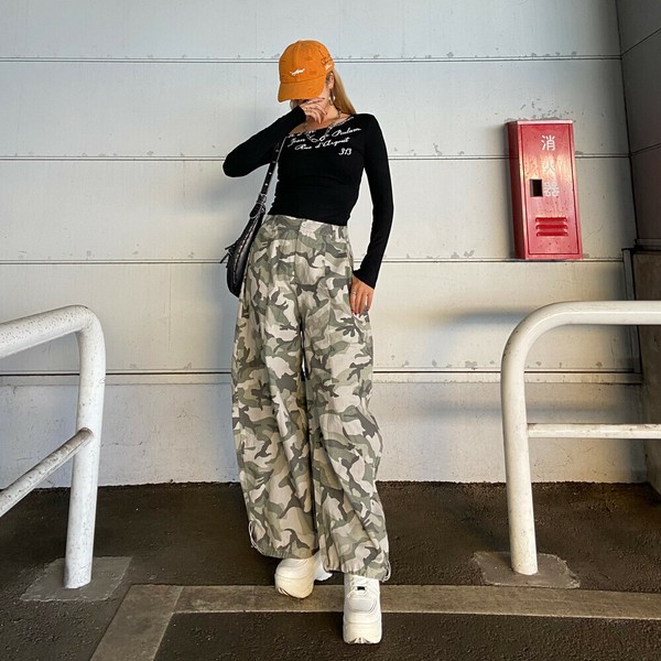 【2025新作】迷彩ワイドパンツ　2WAY　カーブパンツ　オーバーサイズ　カモフラ　総柄　ロングボトム