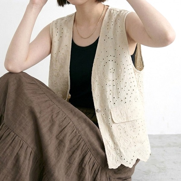 【2026新作】レースベスト　ジレ　羽織り　ゆったり　ワイド　レイヤード　重ね着　大人　スカラップ