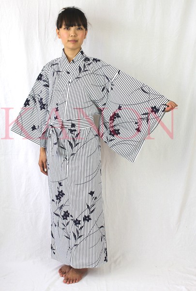 【日本製】「桔梗」の花に縦縞の入った浴衣　55"/58" 白【日本のお土産・インバウンド】